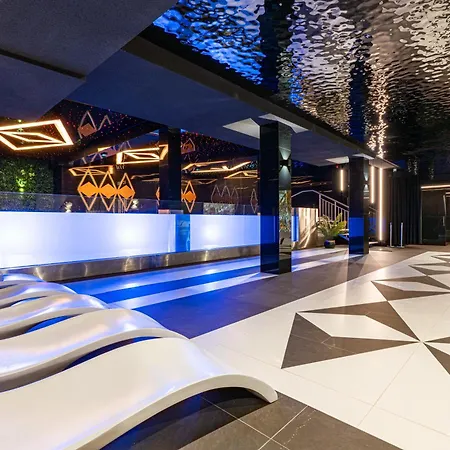 Diamond Aqua 公寓式酒店 4*