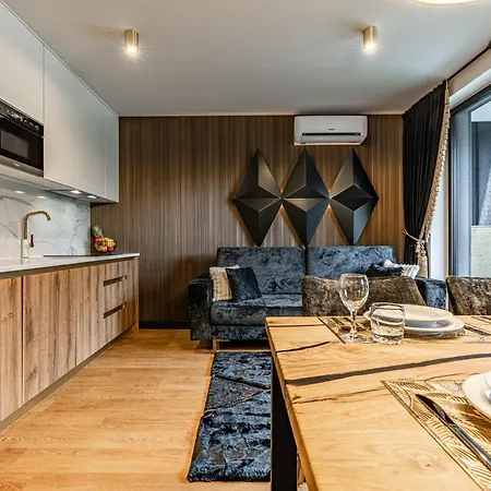 Diamond Aqua Aparthotel