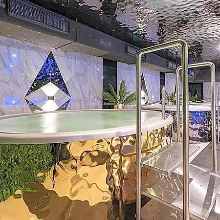 Diamond Aqua 公寓式酒店 4*