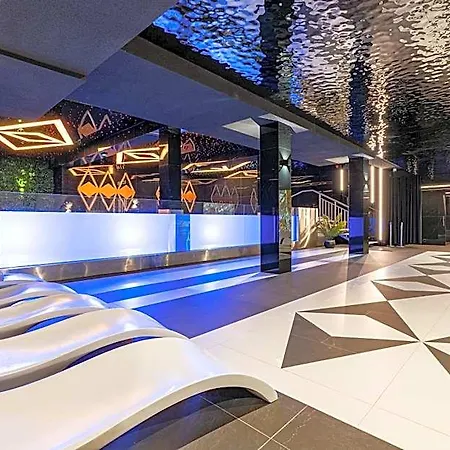 Diamond Aqua 公寓式酒店 4*